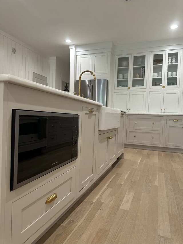 Integrated island microwave and farmhouse sink detail